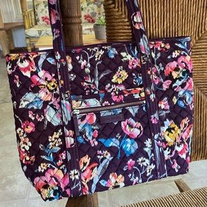 Vera Bradley Vera Tote in Indiana Rose